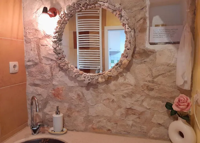 Moja Posebna Kuca Na Osami Kraj Mora فيس